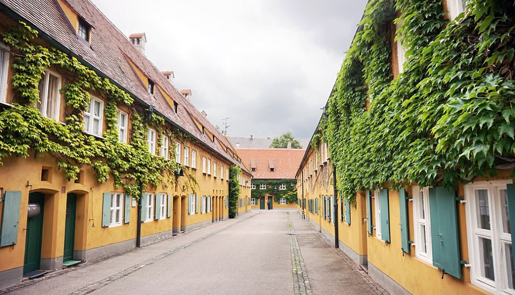 Les logements de la Fuggerei à Augsbourg / ©Tiia Monto, CC BY-SA 4.0 Wikimedia Commons