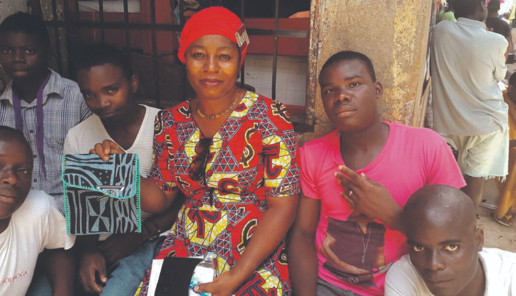 Florence Ngo Hongla en séance de travail avec des mineurs du centre de détention de Yaoundé. Florence Ngo Hongla en séance de travail avec des mineurs du centre de détention de Yaoundé. / ©EMINED