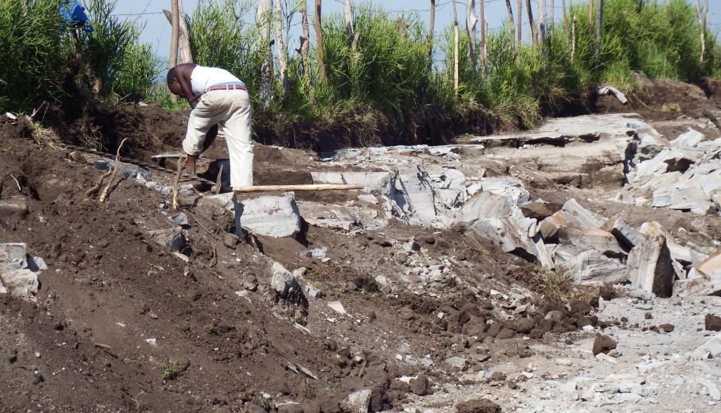 Des enfants à la mine Des enfants à la mine / Juillet 2014, des enfants et des adolescents travaillent dans une mine de la région de Harungongo, dans le sud-ouest de l'Ouganda, dénoncent Twerwaneho Listeners‘ Club partenaire local de PPP. ©TLC