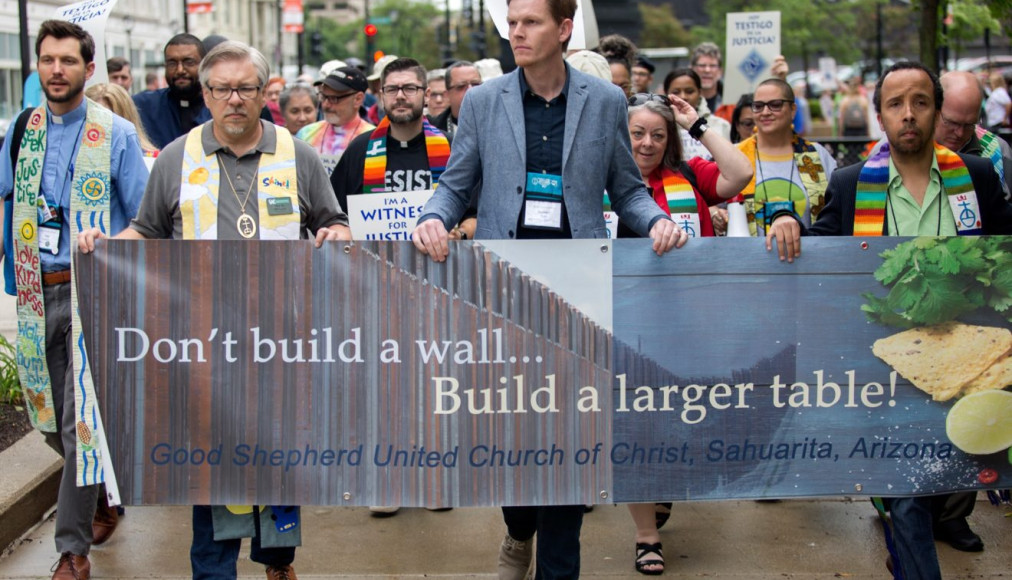 Le pasteur Randy J. Mayer, de la Good Shepard Church of Christ en Arizona, est engagé depuis plus de vingt ans auprès des migrants à la frontière entre le Mexique et les Etats-Unis. Le pasteur Randy J. Mayer, de la Good Shepard Church of Christ en Arizona, est engagé depuis plus de vingt ans auprès des migrants à la frontière entre le Mexique et les Etats-Unis. / DR