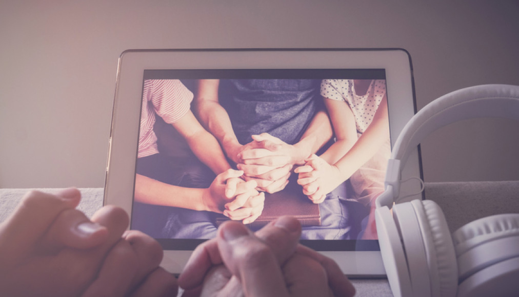 Avec la pandémie, la spiritualité profitent des outils numériques. Image d'illustration. © iStock/ThitareeSarmkasat Avec la pandémie, la spiritualité profitent des outils numériques. Image d'illustration. © iStock/ThitareeSarmkasat / Avec la pandémie, la spiritualité profitent des outils numériques. Image d'illustration. © iStock/ThitareeSarmkasat
